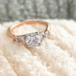 Engagement Ring 1 ct. Gold band